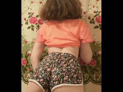 ❤️ Tânără sexy care se dezbracă de pantaloni scurți în fața camerei de filmat ️  at ro.xxxshake.ru