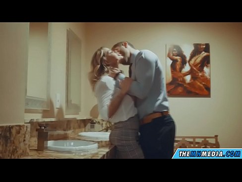 ❤️ Când o blondă cu sânii mari te seduce într-o toaletă publică ️ at ro.xxxshake.ru